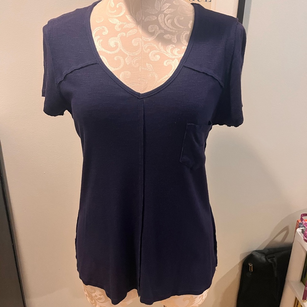 Eyeshadow blue tee